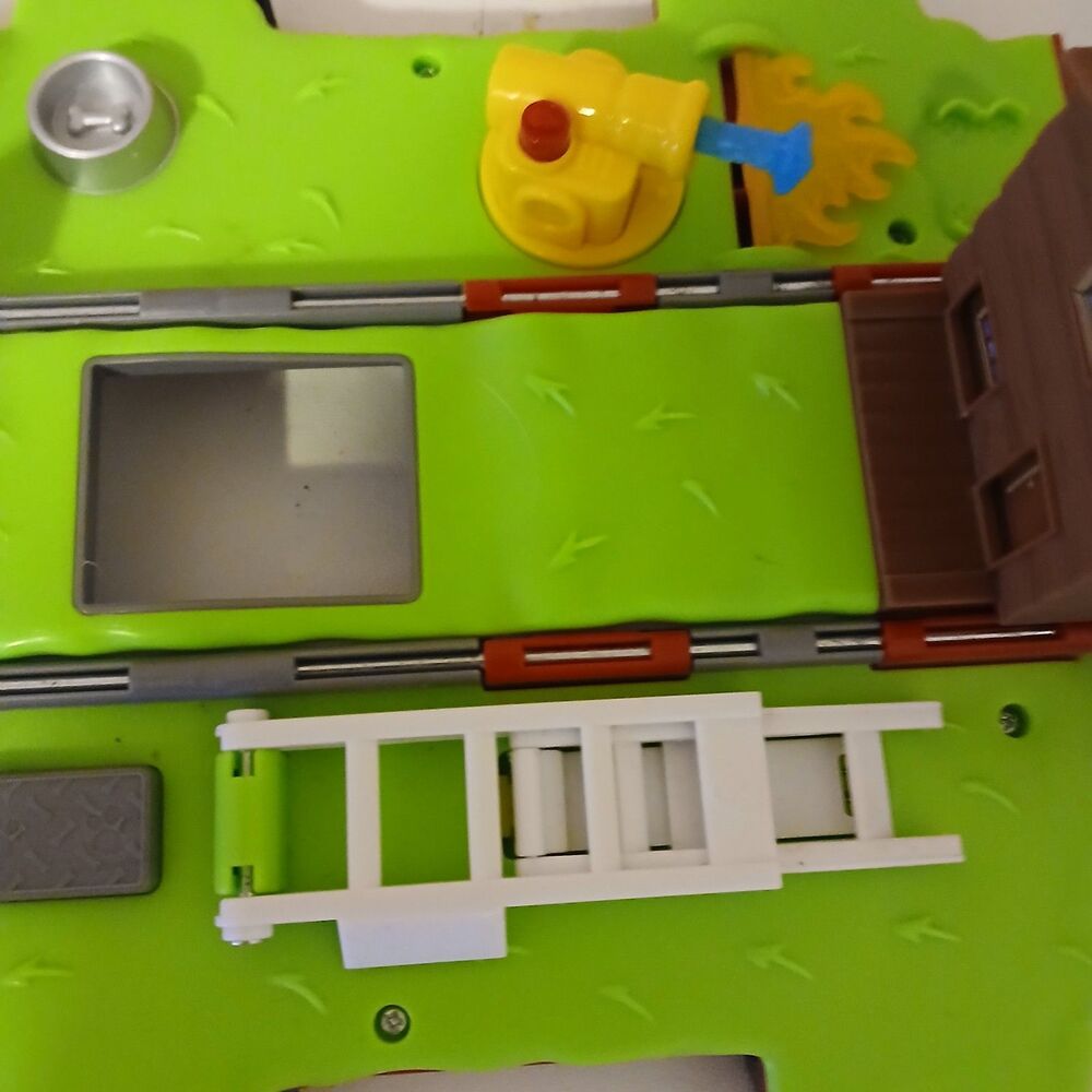 Paw Patrol Marshall's Red Ride N Rescue Transforming 2-in-1 Playset & Fire Truck - Picture 6 of 9